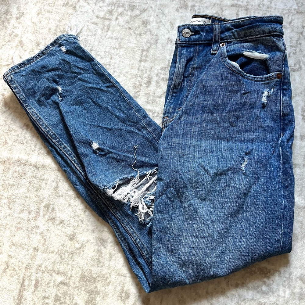 Abercrombie & Fitch Curve Love Mom Jeans High Rise Distressed 26